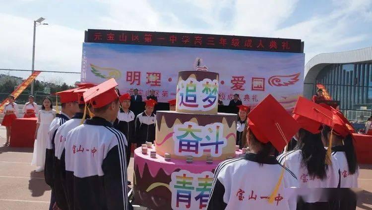 员工当顾客面把扫地垃圾倒进餐盘，你在饭店吃饭还碰到过什么类似的「倒胃口操作」？