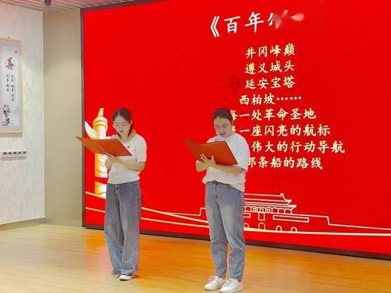 Minimal新手机通过电子墨水显示屏和真正的键盘回归基础